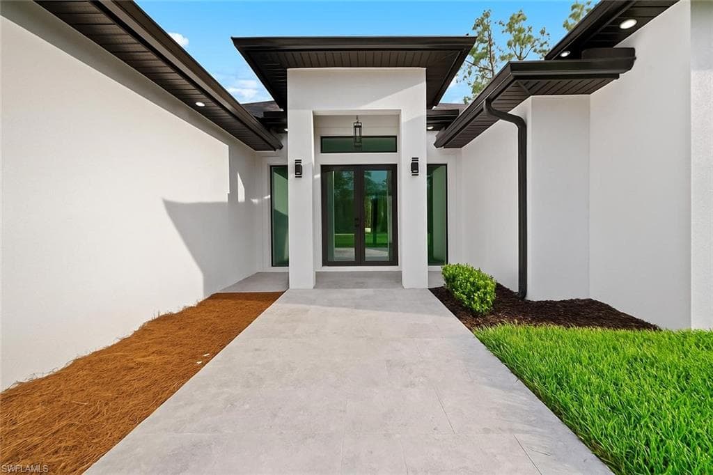3324 27th Ave NE, Naples, FL 34120-5