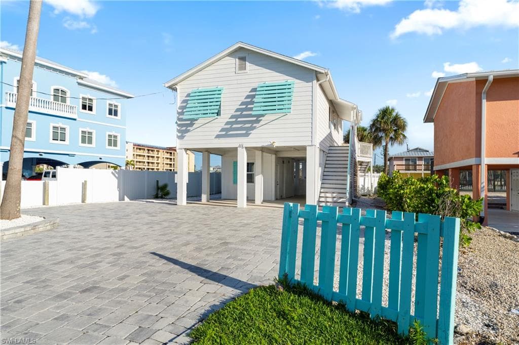 111 Bahia Via, Fort Myers Beach, FL 33931-4