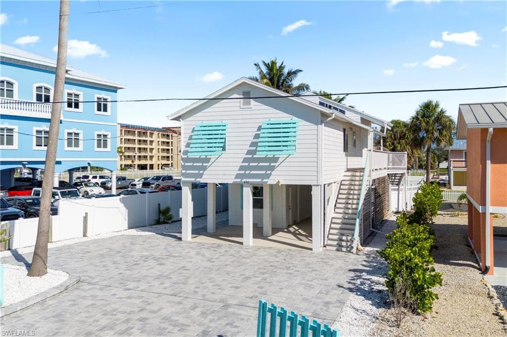 111 Bahia Via, Fort Myers Beach, FL 33931-5