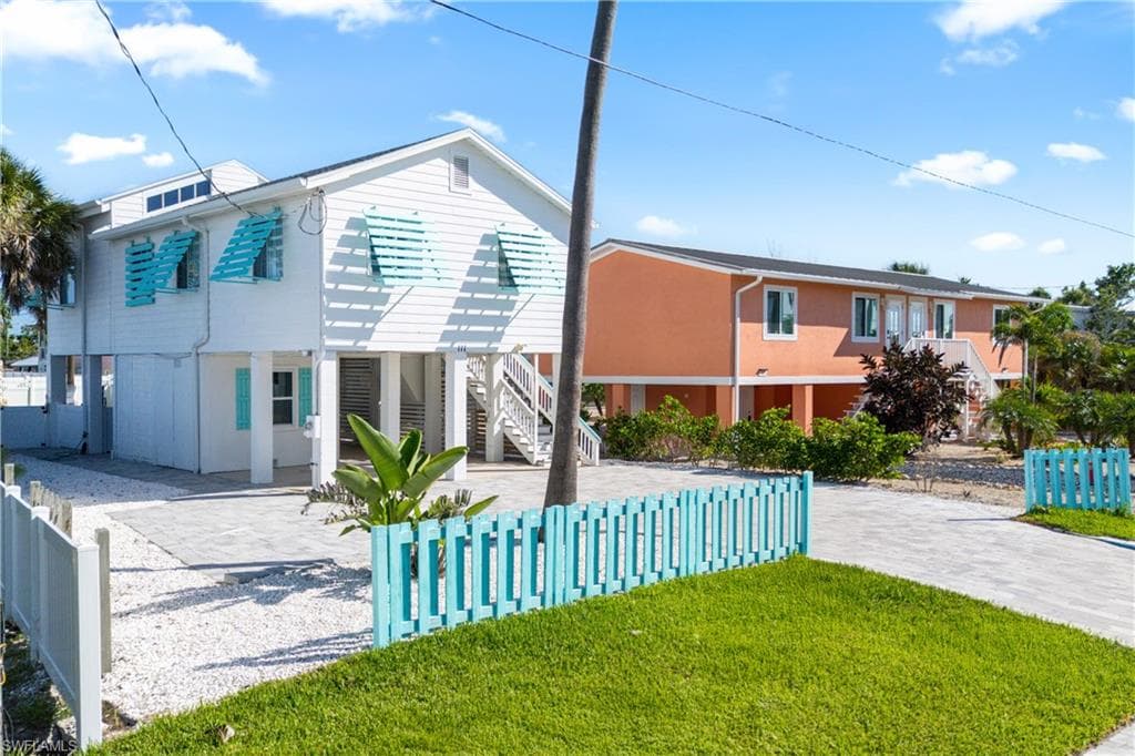 111 Bahia Via, Fort Myers Beach, FL 33931-6
