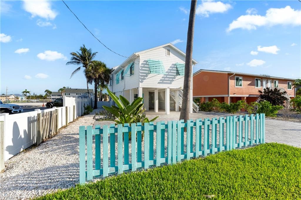 111 Bahia Via, Fort Myers Beach, FL 33931-7