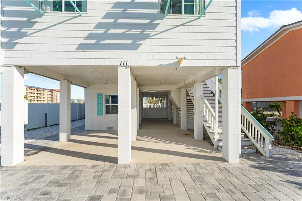 111 Bahia Via, Fort Myers Beach, FL 33931-8