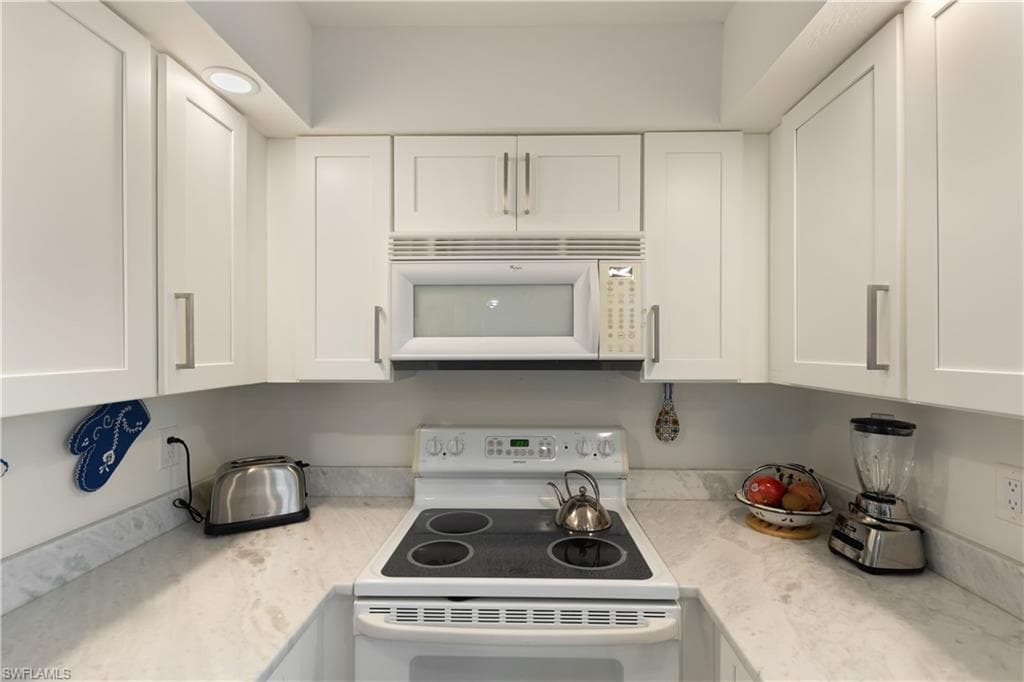 1297 7th Ave N 102, Naples, FL 34102-13