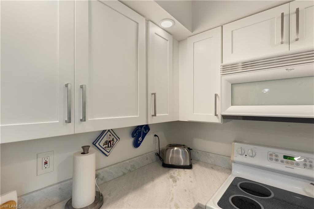 1297 7th Ave N 102, Naples, FL 34102-14