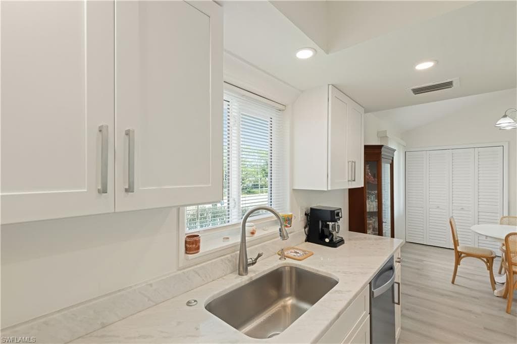 1297 7th Ave N 102, Naples, FL 34102-15