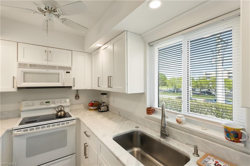 1297 7th Ave N 102, Naples, FL 34102-16