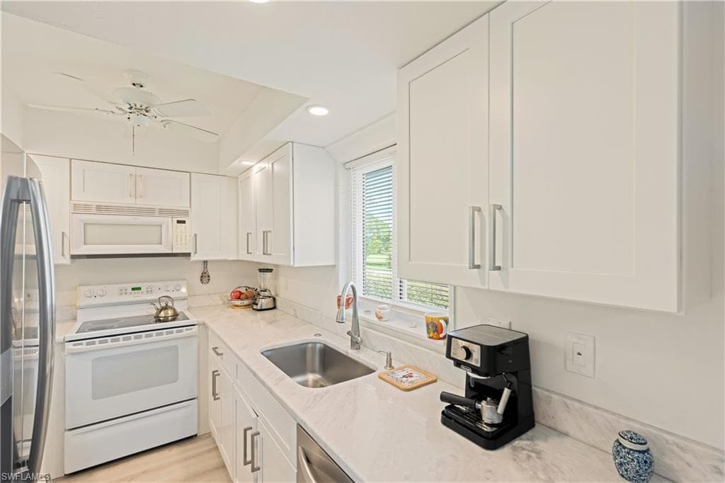 1297 7th Ave N 102, Naples, FL 34102-18
