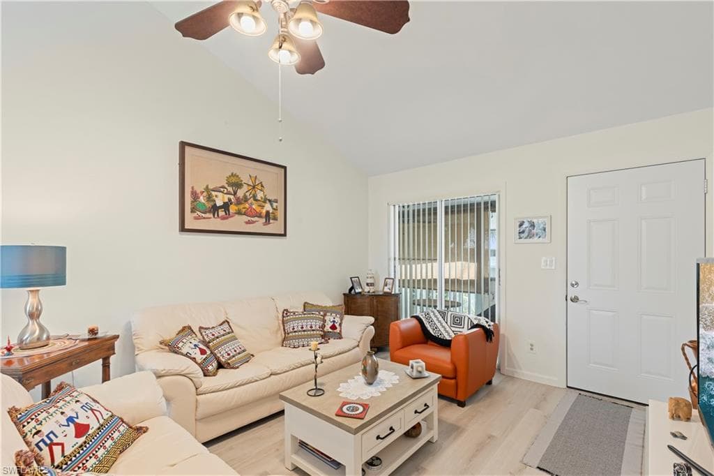 1297 7th Ave N 102, Naples, FL 34102-19