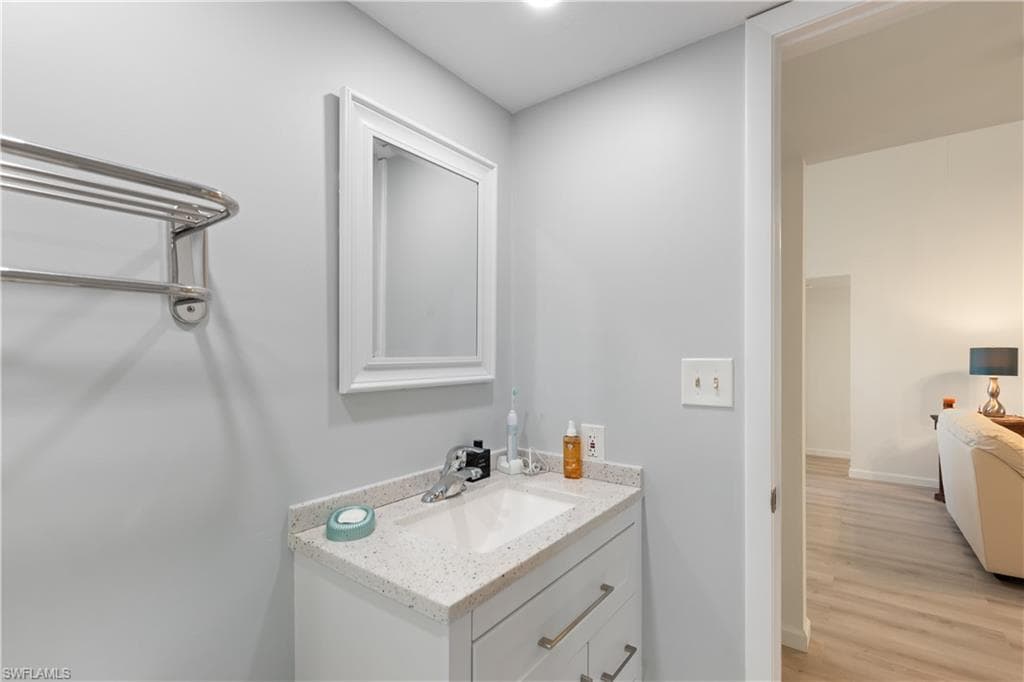 1297 7th Ave N 102, Naples, FL 34102-20