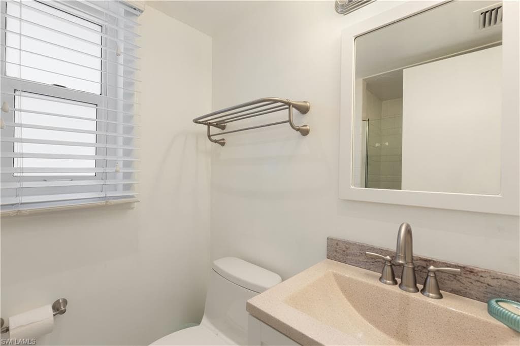 1297 7th Ave N 102, Naples, FL 34102-25