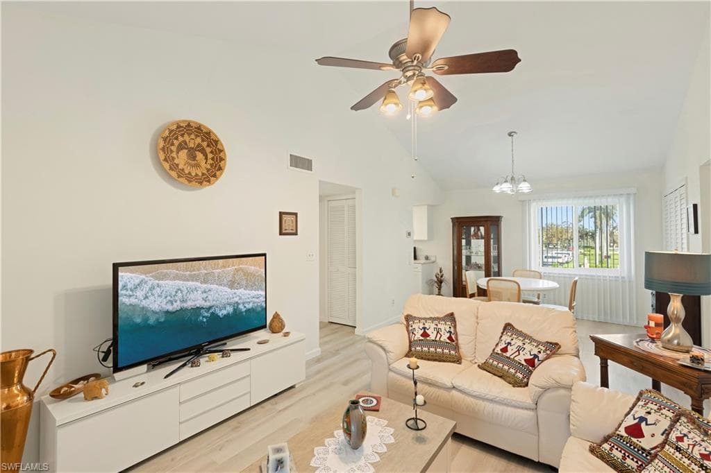 1297 7th Ave N 102, Naples, FL 34102-6