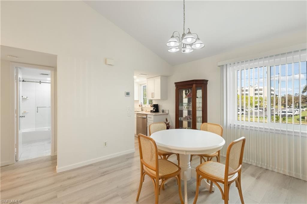 1297 7th Ave N 102, Naples, FL 34102-7
