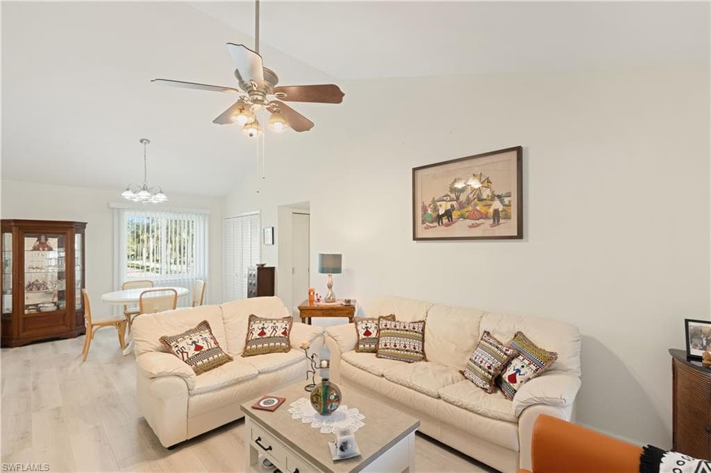 1297 7th Ave N 102, Naples, FL 34102-8
