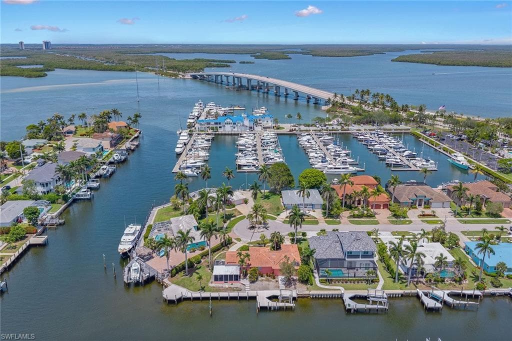848 Buttonwood Ct, Marco Island, FL 34145-13