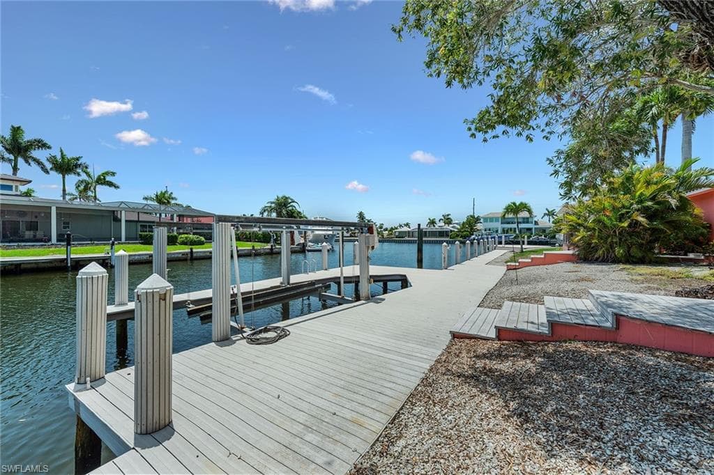 848 Buttonwood Ct, Marco Island, FL 34145-5