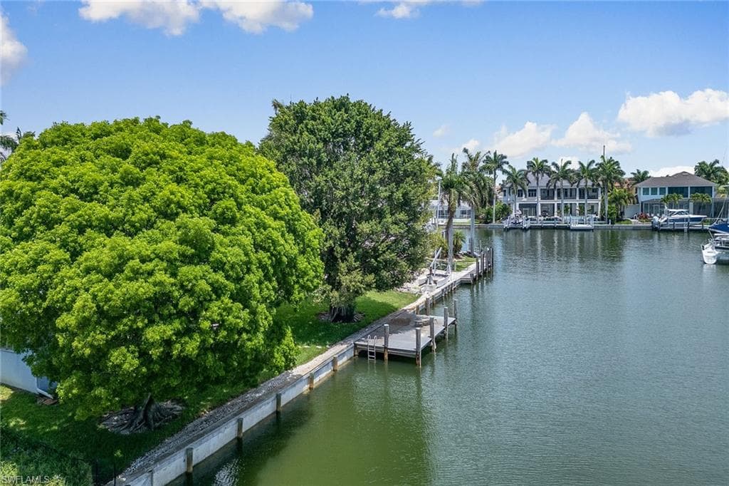 843 Buttonwood Ct, Marco Island, FL 34145-9