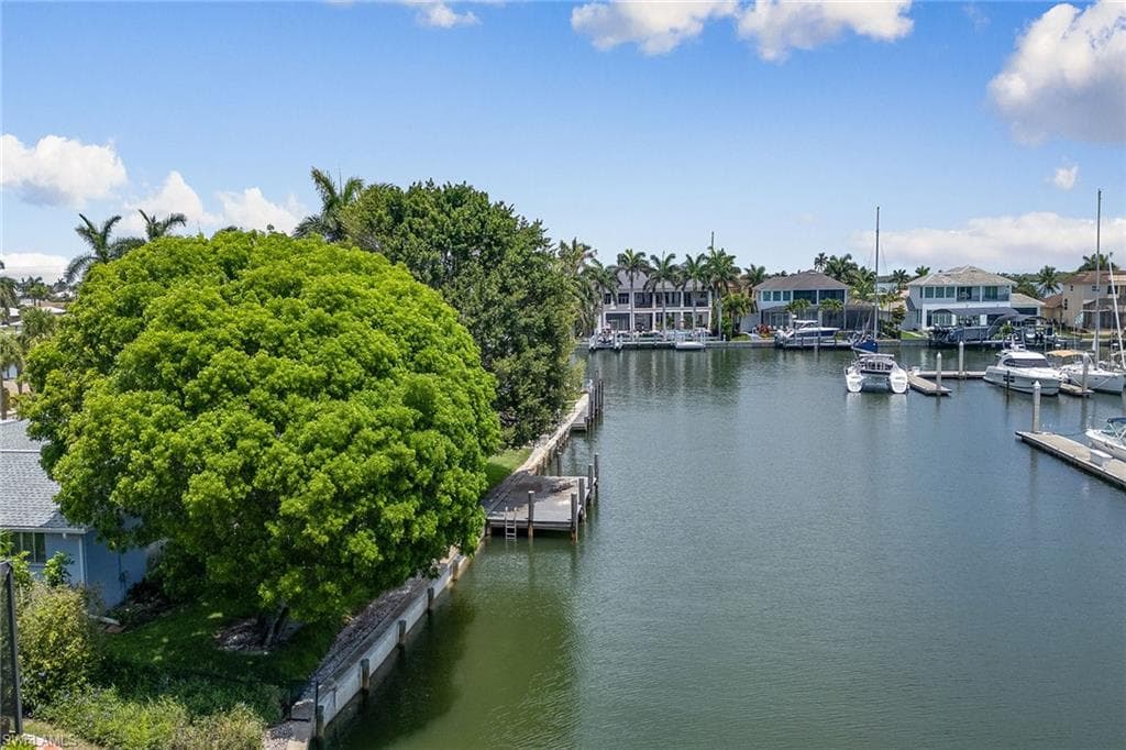 843 Buttonwood Ct, Marco Island, FL 34145-10