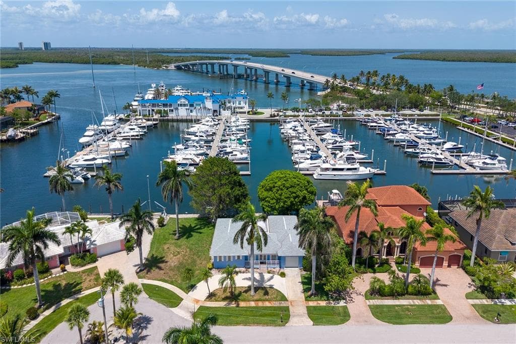 843 Buttonwood Ct, Marco Island, FL 34145-11