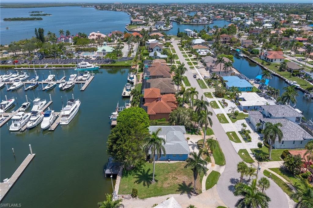 843 Buttonwood Ct, Marco Island, FL 34145-12