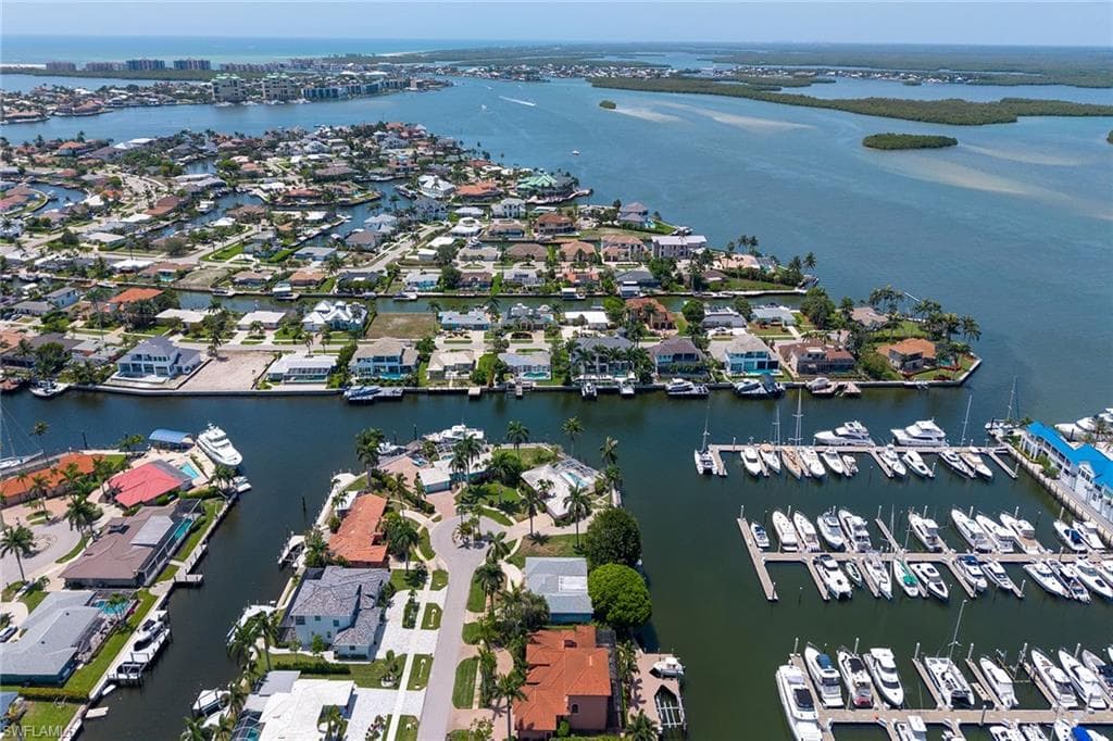 843 Buttonwood Ct, Marco Island, FL 34145-15