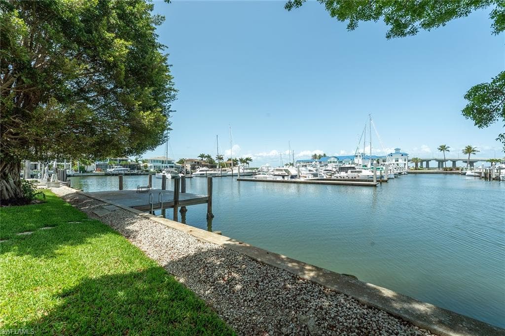 843 Buttonwood Ct, Marco Island, FL 34145-4