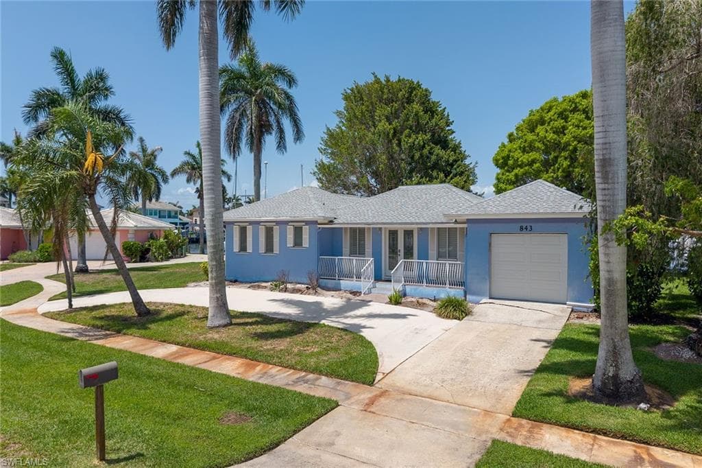 843 Buttonwood Ct, Marco Island, FL 34145-5