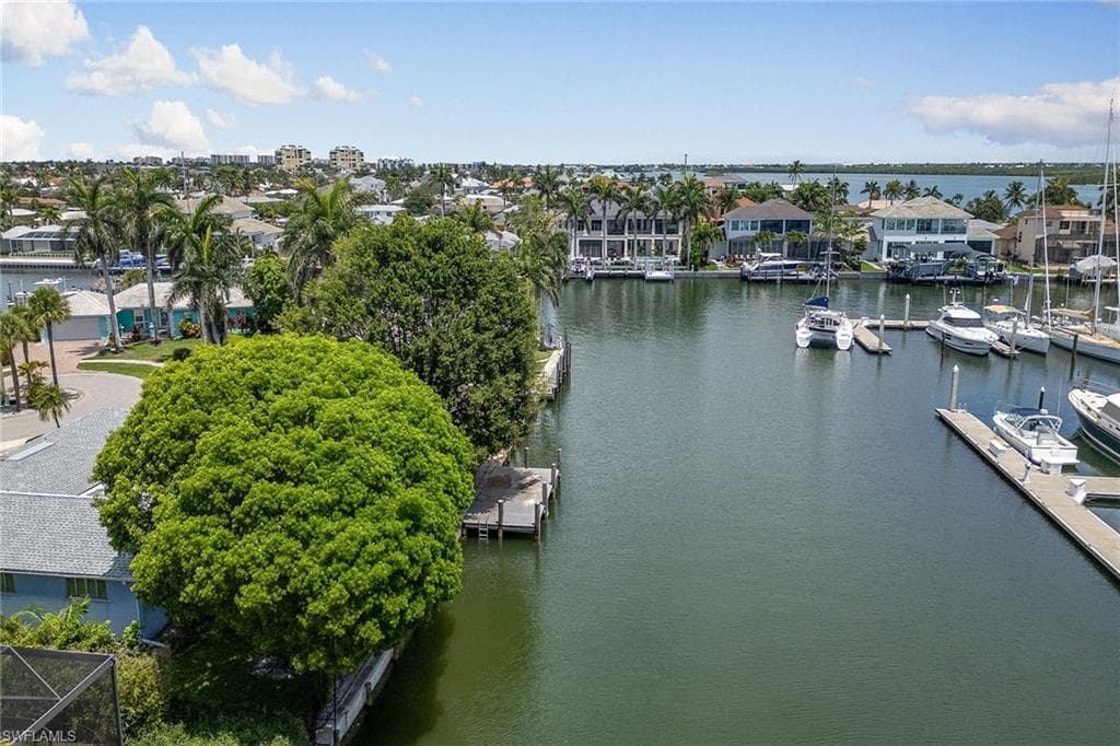 843 Buttonwood Ct, Marco Island, FL 34145-7