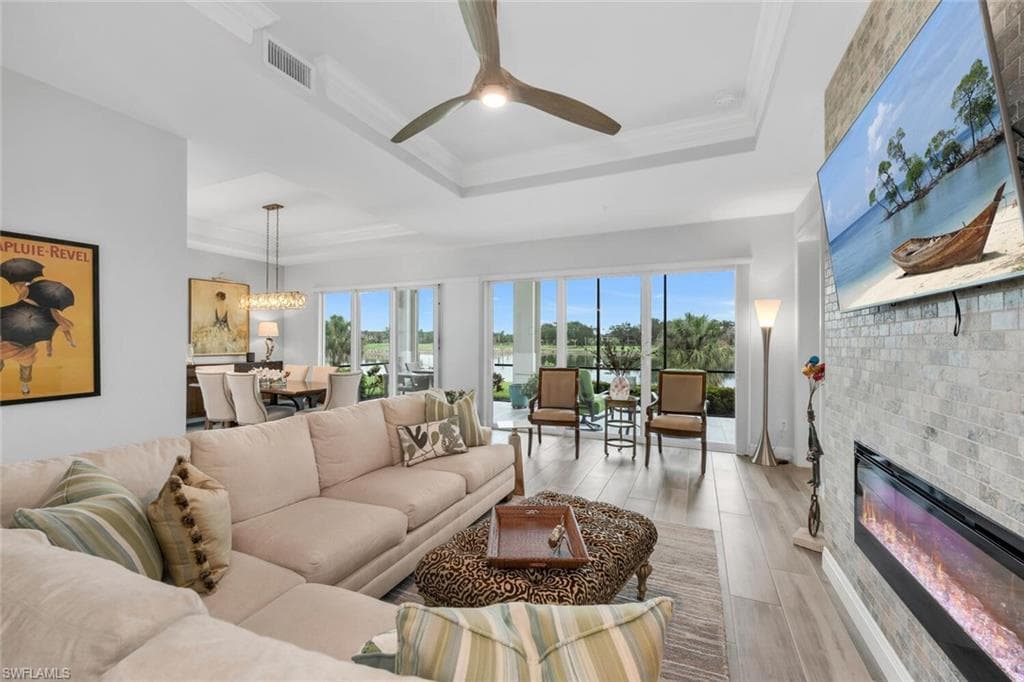 612 El Camino Real 101, Naples, FL 34119-9