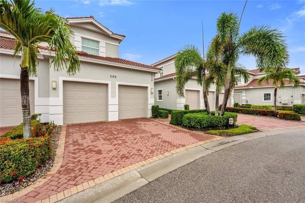 612 El Camino Real 101, Naples, FL 34119-4