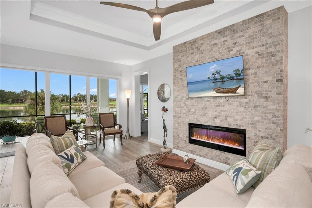 612 El Camino Real 101, Naples, FL 34119-5