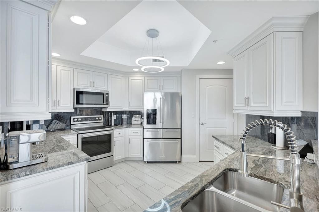 2104 1st St 1404, Fort Myers, FL 33901-8