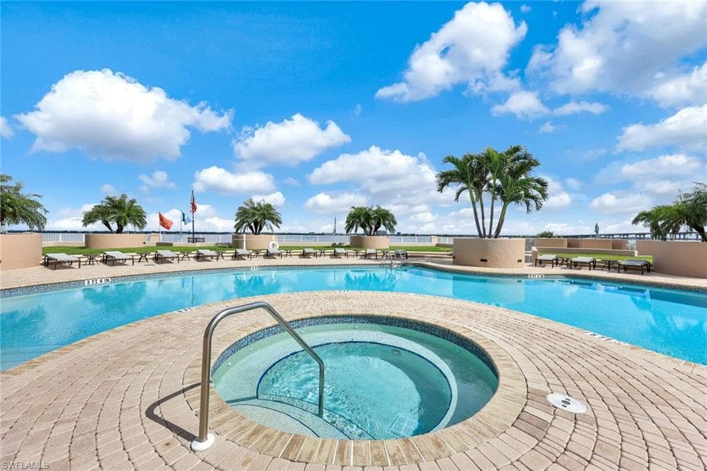2104 1st St 1404, Fort Myers, FL 33901-29