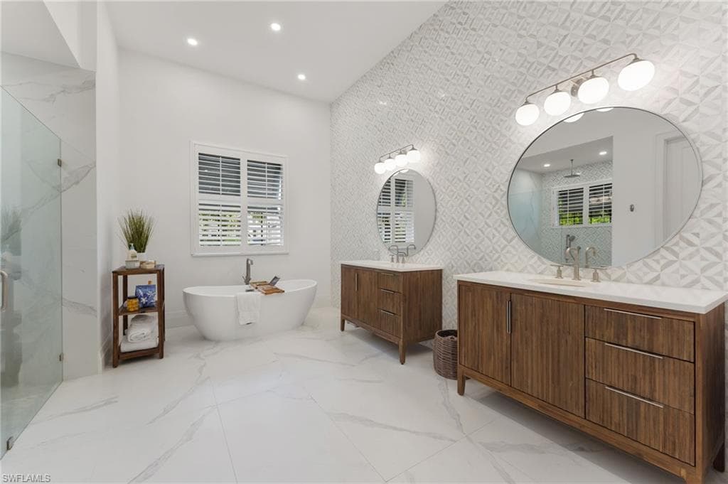 2274 Hawksridge Dr, Naples, FL 34105-25