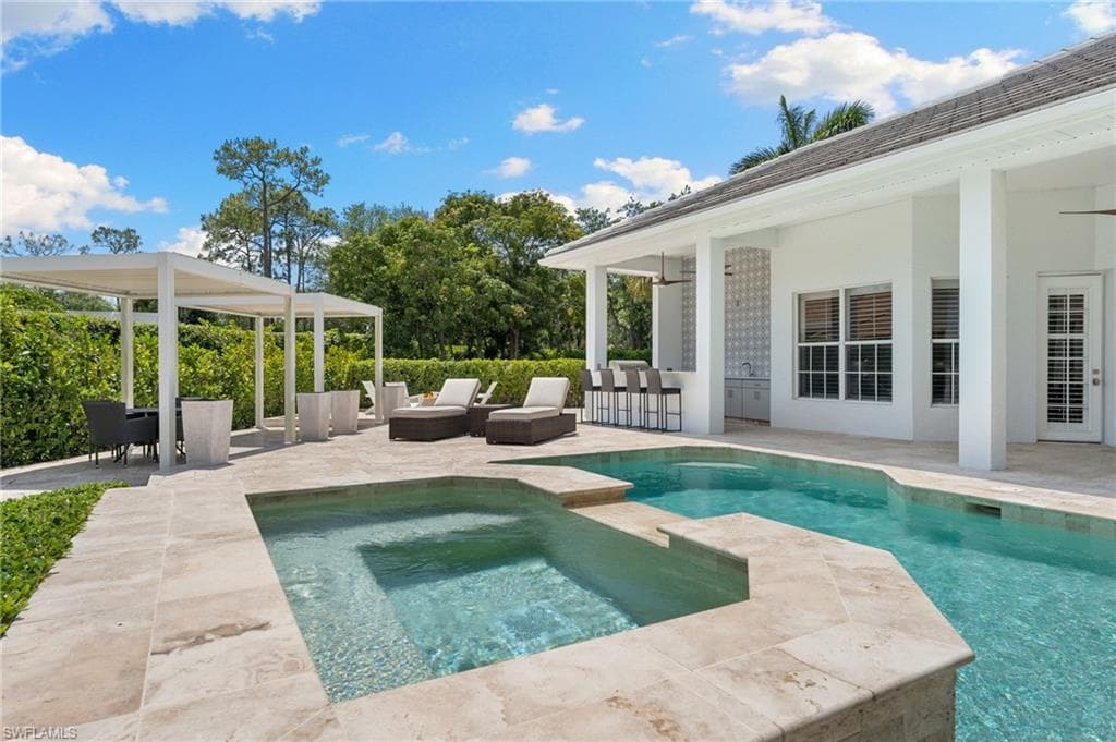 2274 Hawksridge Dr, Naples, FL 34105-3