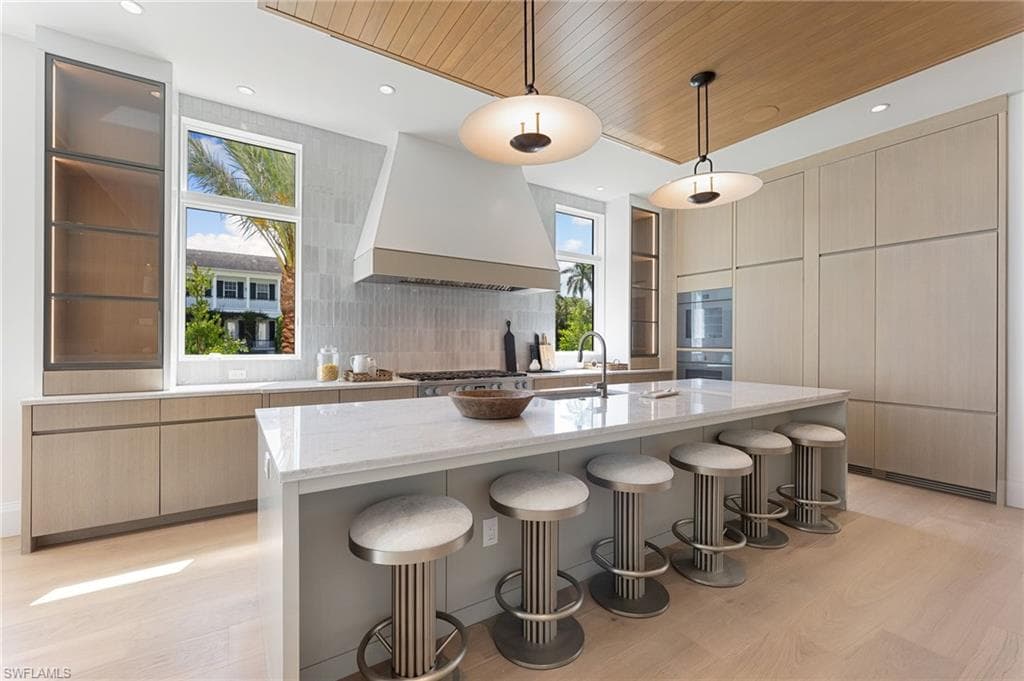 581 14th Ave S, Naples, FL 34102-18