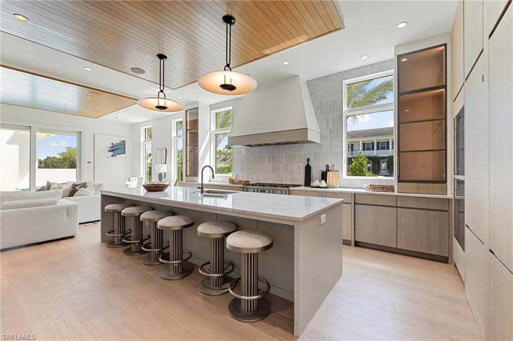 581 14th Ave S, Naples, FL 34102-19