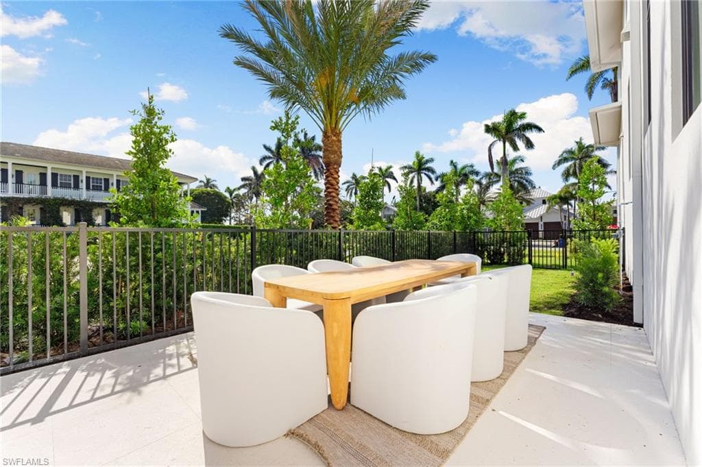 581 14th Ave S, Naples, FL 34102-21