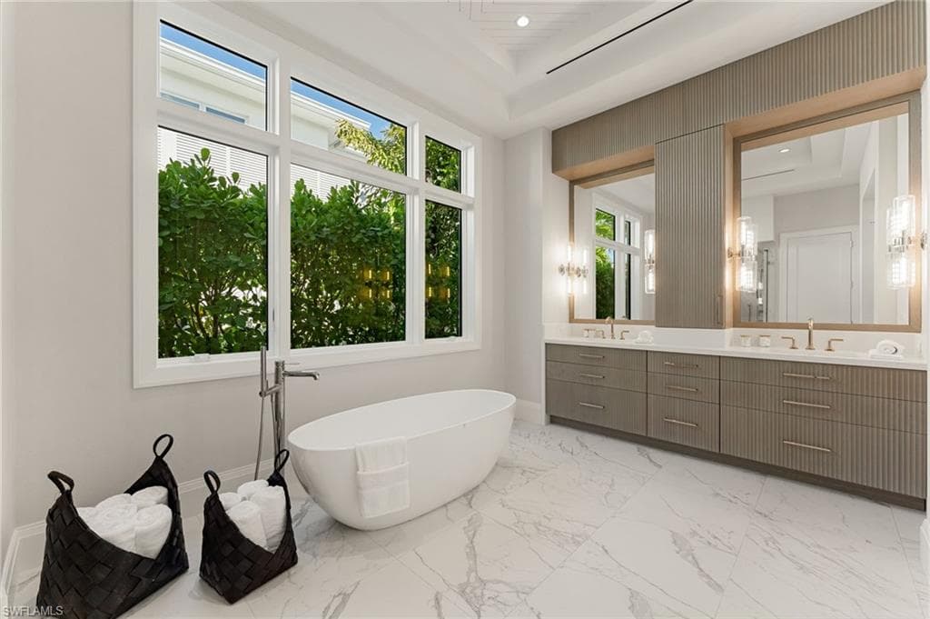 581 14th Ave S, Naples, FL 34102-23