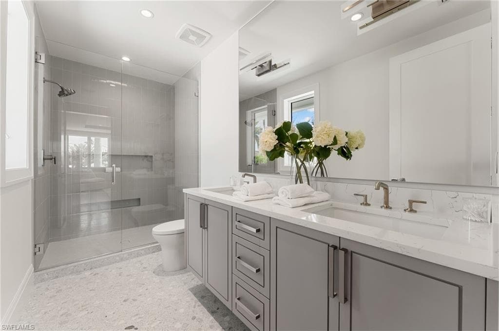 581 14th Ave S, Naples, FL 34102-32