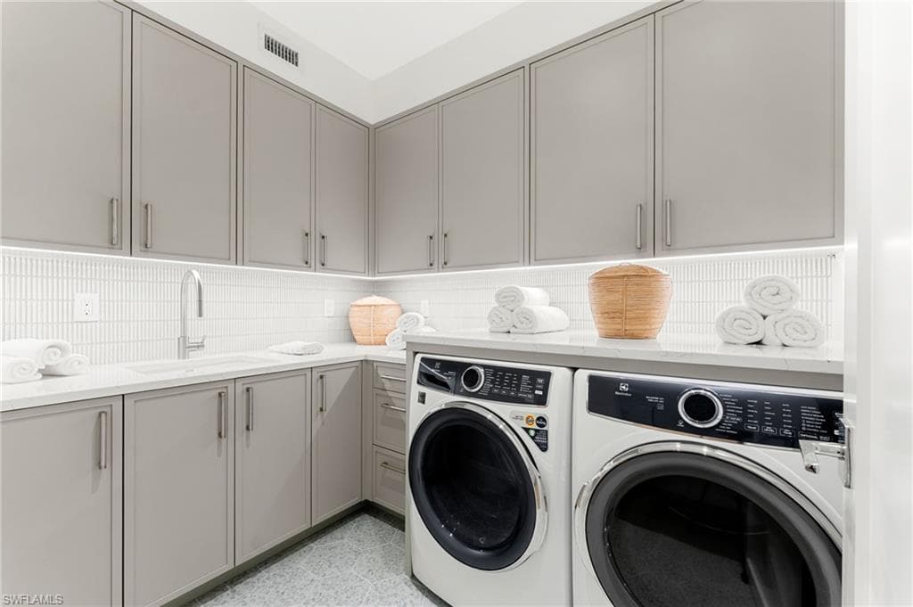581 14th Ave S, Naples, FL 34102-34