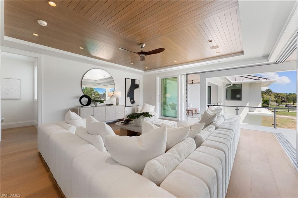 581 14th Ave S, Naples, FL 34102-36