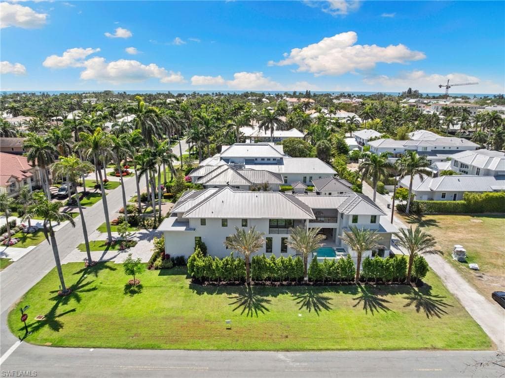 581 14th Ave S, Naples, FL 34102-5