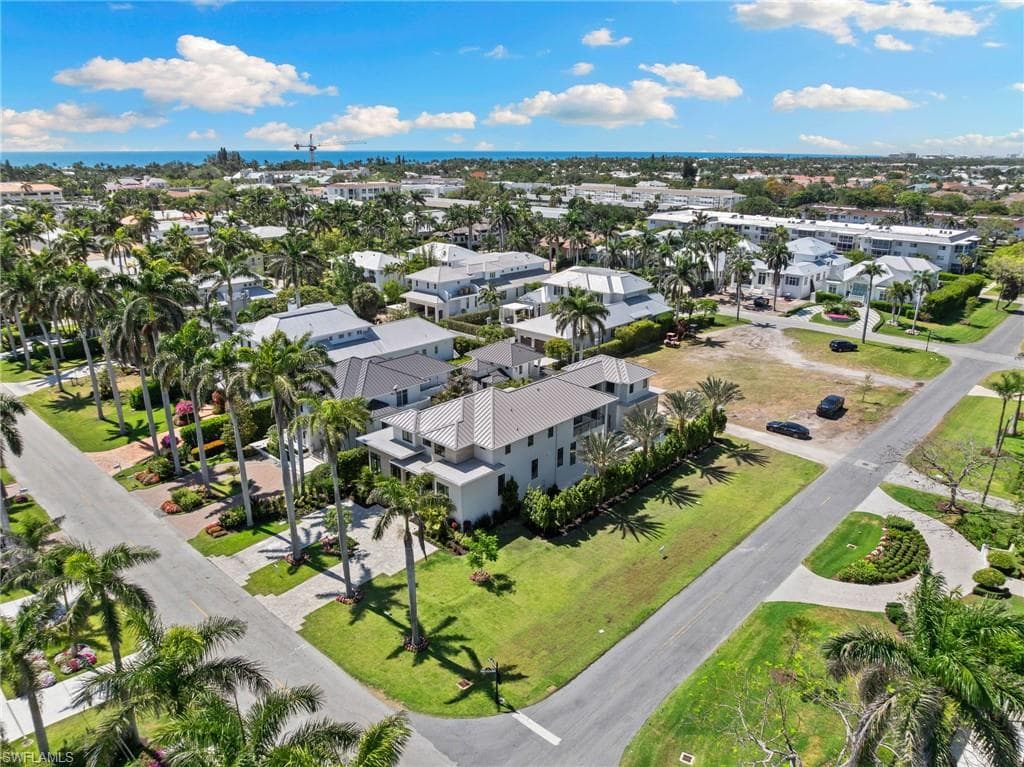 581 14th Ave S, Naples, FL 34102-6