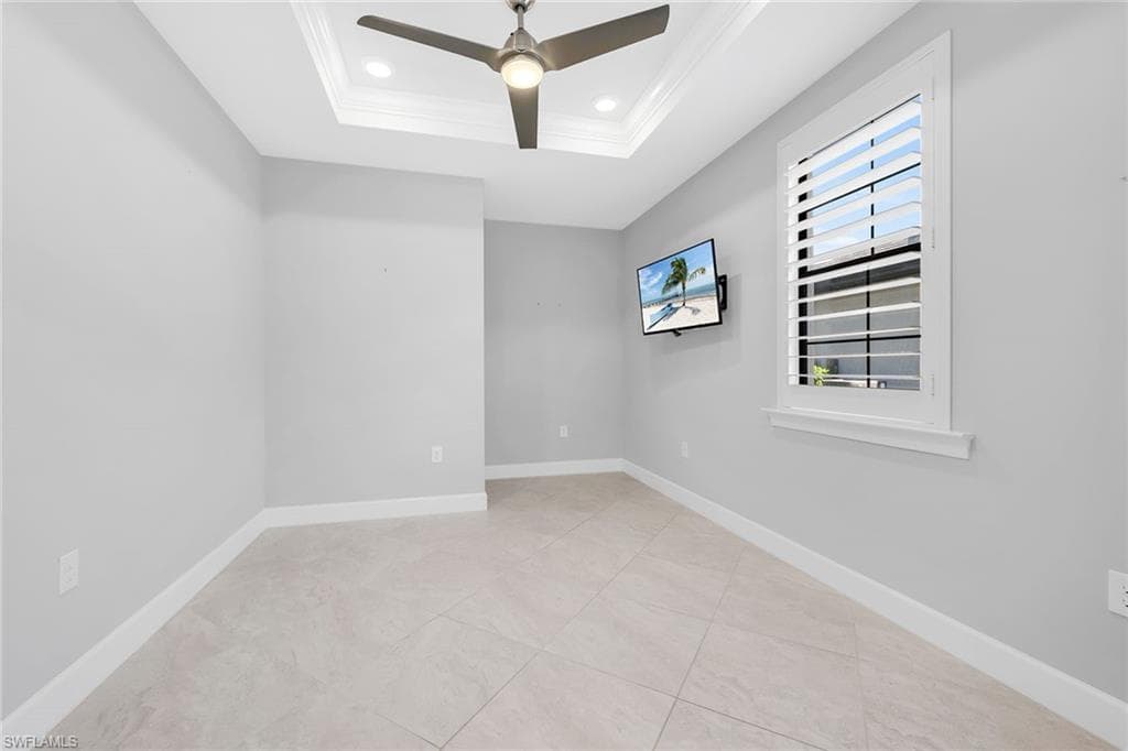 7690 Jacaranda Ln, Naples, FL 34114-8