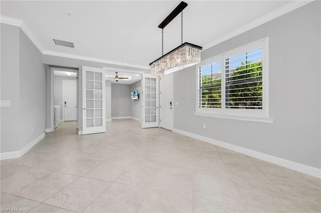 7690 Jacaranda Ln, Naples, FL 34114-11