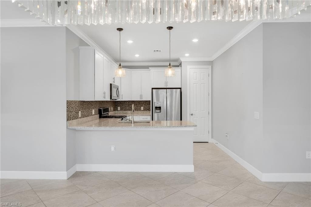 7690 Jacaranda Ln, Naples, FL 34114-15