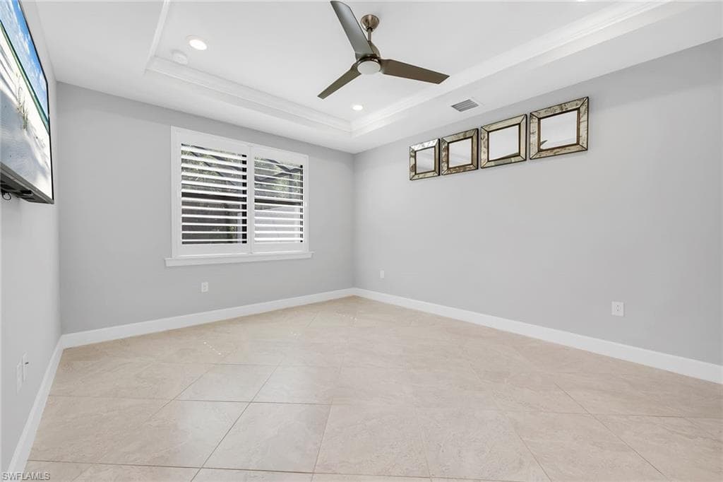 7690 Jacaranda Ln, Naples, FL 34114-17