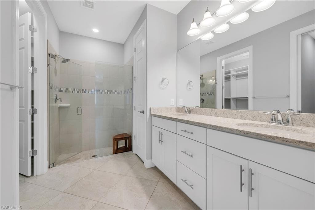 7690 Jacaranda Ln, Naples, FL 34114-19