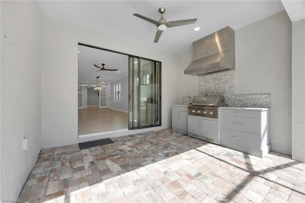 7690 Jacaranda Ln, Naples, FL 34114-24