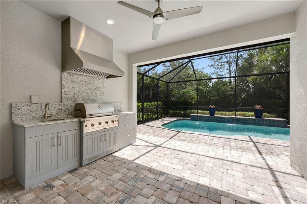 7690 Jacaranda Ln, Naples, FL 34114-25